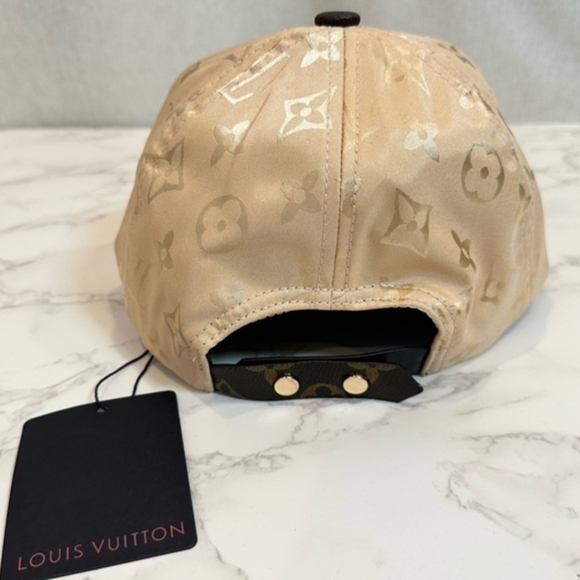 Louis Vuitton Beige and Black Monogram Cap NWT - Picture 5 of 6